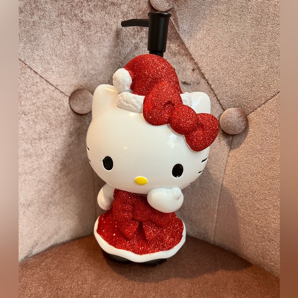 Hello Kitty Christmas Soap Dispenser - Picture 5 of 5